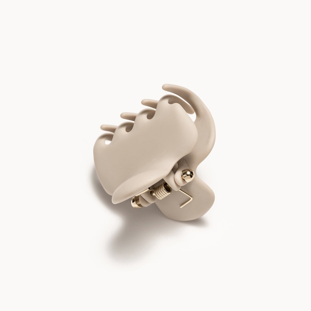 Undo Hairware 2” Claw Clip in Sandstone